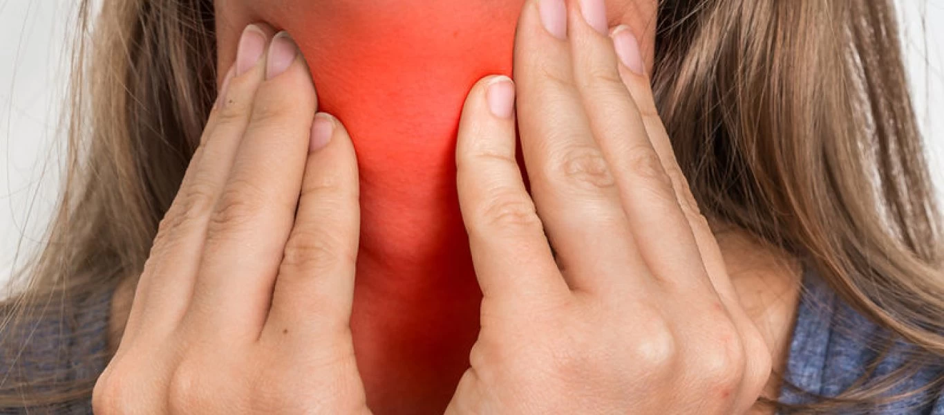 Ανακουφιστείτε από πόνους στον λαιμό με αυτούς τους απλούς τρόπους (βίντεο)